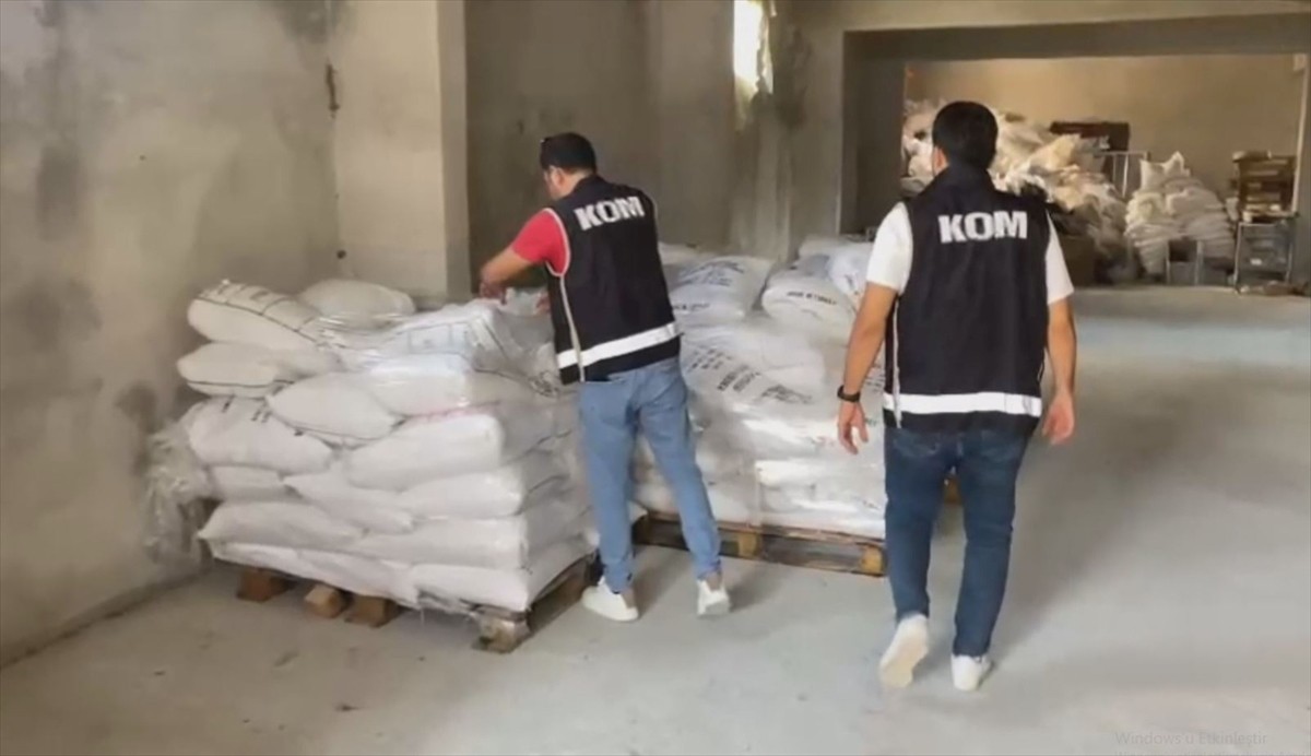 Mersin'de düzenlenen operasyonda 50 ton sahte toz deterjan ele geçirildi, 4 şüpheli gözaltına...