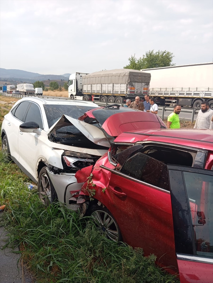 Mersin'de iki otomobilin çarpışması sonucu 1 kişi hayatını kaybetti, 5 kişi yaralandı.