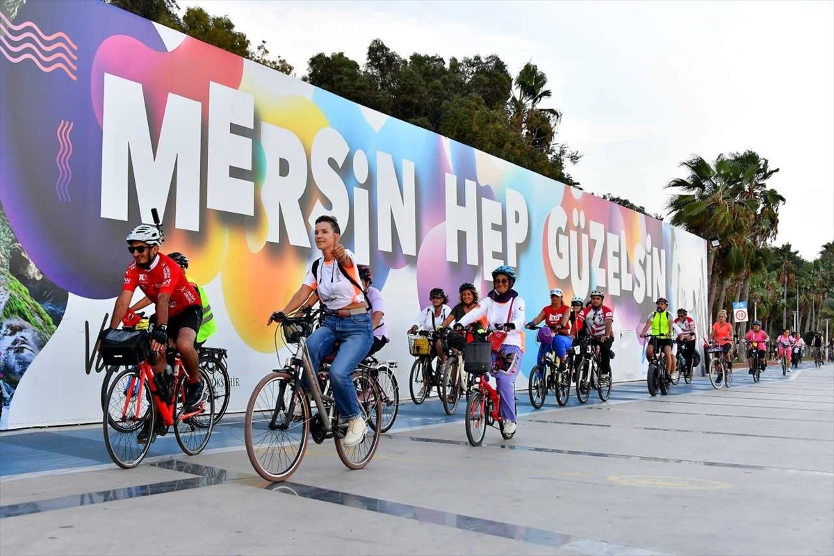 Mersin'de merkez dört ilçeyi birbirine bağlayan bisiklet yolu ağı 150 kilometreye...