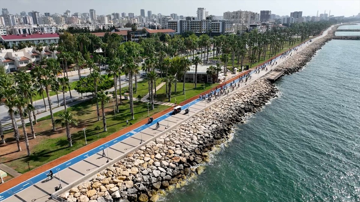 Mersin'de merkez dört ilçeyi birbirine bağlayan bisiklet yolu ağı 150 kilometreye...