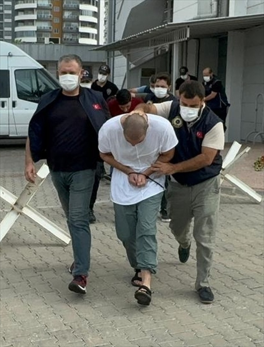 Mersin'de terör örgütü DEAŞ'a yönelik düzenlenen "Gürz-1" operasyonunda gözaltına alınan 9...