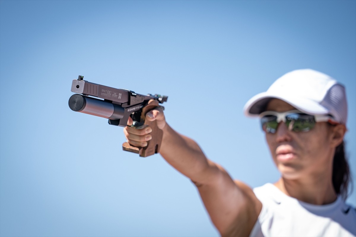 Modern pentatlon branşında olimpiyatlarda Türkiye'yi ilk kez Rio 2016'da temsil etmeyi başaran...