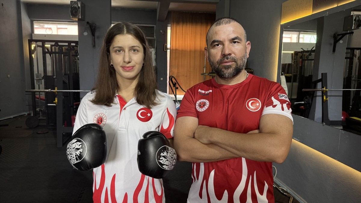 Muaythai ve kick boksta gençler dünya şampiyonlukları bulunan Sudenur Basancı, ağustosta...
