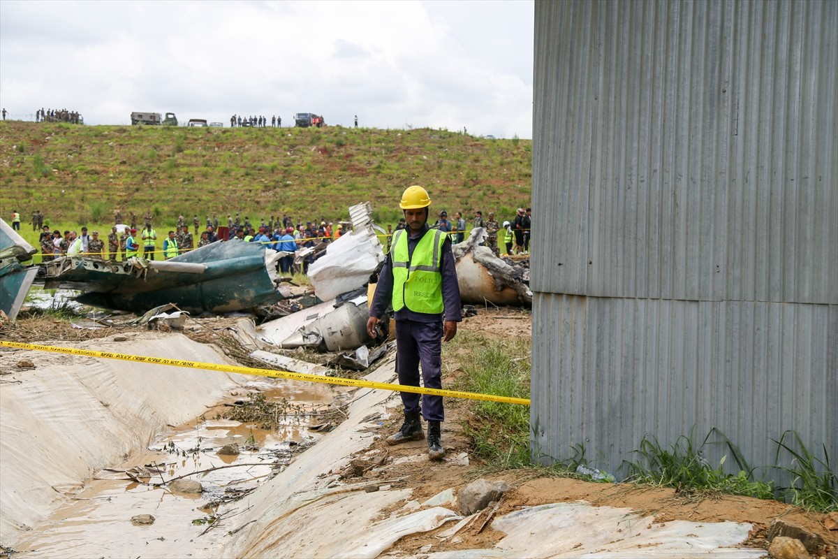 Nepal'in başkenti Katmandu'daki Tribhuvan Uluslararası Havalimanı'nda 19 kişiyi taşıyan bir uçak...