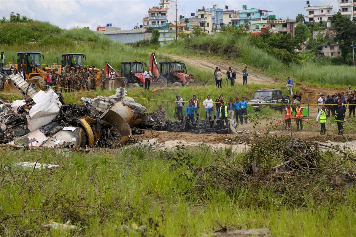 Nepal'in başkenti Katmandu'daki Tribhuvan Uluslararası Havalimanı'nda 19 kişiyi taşıyan bir uçak...