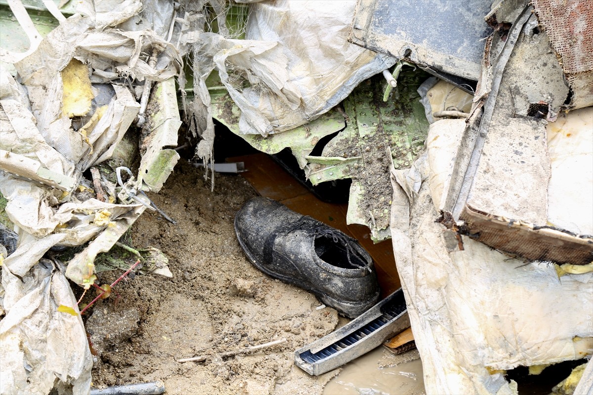 Nepal'in başkenti Katmandu'daki Tribhuvan Uluslararası Havalimanı'nda 19 kişiyi taşıyan bir uçak...