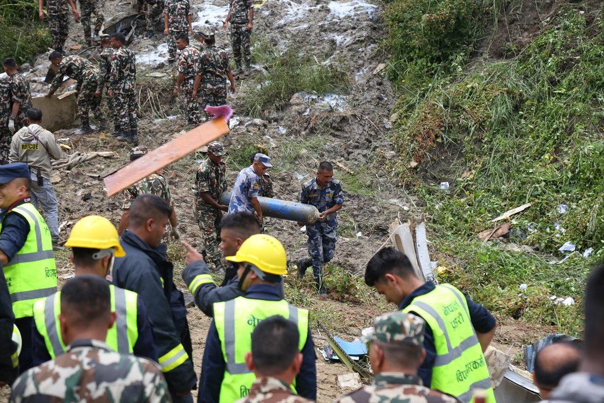 Nepal'in başkenti Katmandu'daki Tribhuvan Uluslararası Havalimanı'nda 19 kişiyi taşıyan bir uçak...
