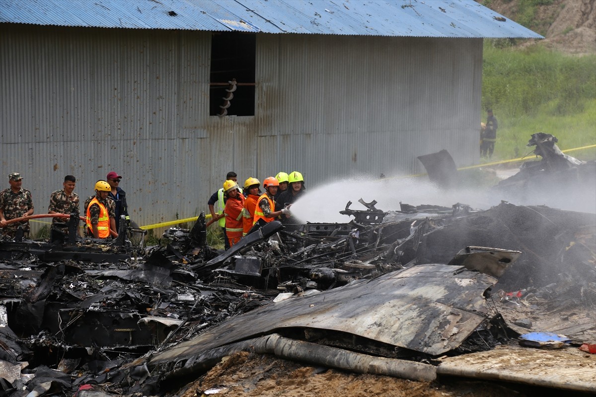 Nepal'in başkenti Katmandu'daki Tribhuvan Uluslararası Havalimanı'nda 19 kişiyi taşıyan bir uçak...