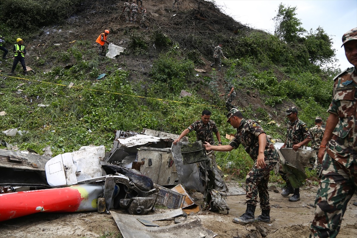 Nepal'in başkenti Katmandu'daki Tribhuvan Uluslararası Havalimanı'nda 19 kişiyi taşıyan bir uçak...