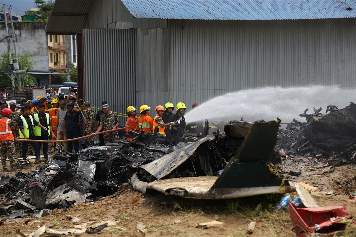 Nepal'in başkenti Katmandu'daki Tribhuvan Uluslararası Havalimanı'nda 19 kişiyi taşıyan bir uçak...
