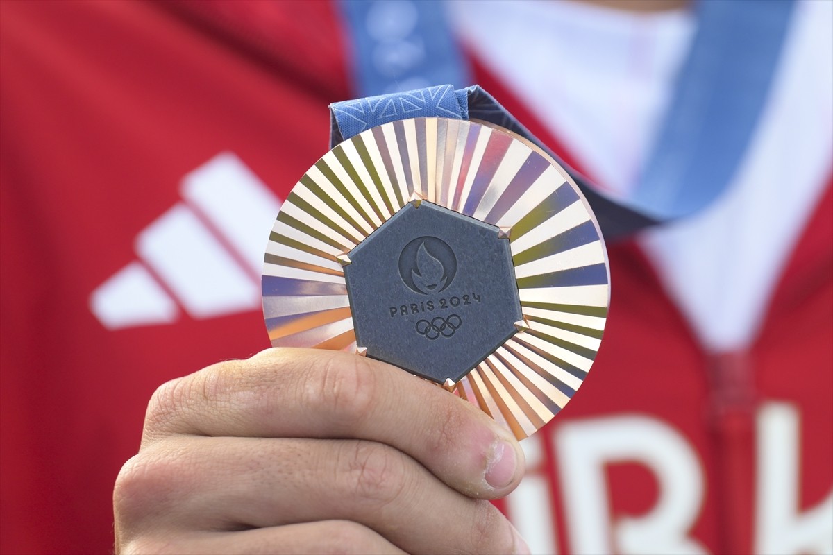 Paris 2024 Olimpiyat Oyunları'nda üçüncü olan Mete Gazoz (solda), Muhammed Abdullah Yıldırmış...