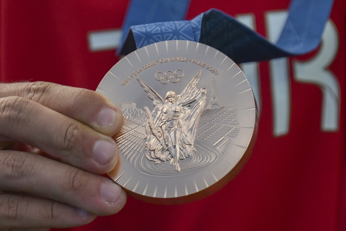 Paris 2024 Olimpiyat Oyunları'nda üçüncü olan Mete Gazoz (solda), Muhammed Abdullah Yıldırmış...