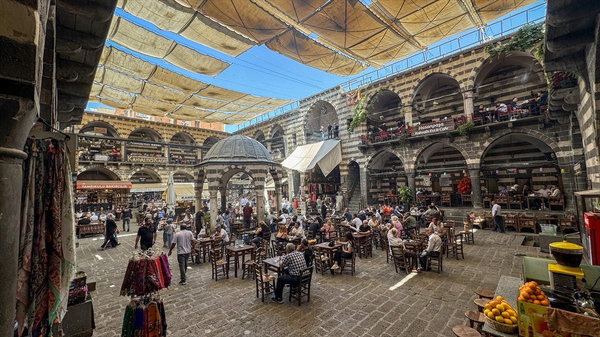 "Turistik Diyarbakır Ekspresi"nin seferlerinin başlaması kentin turizmine ivme kazandırdı....