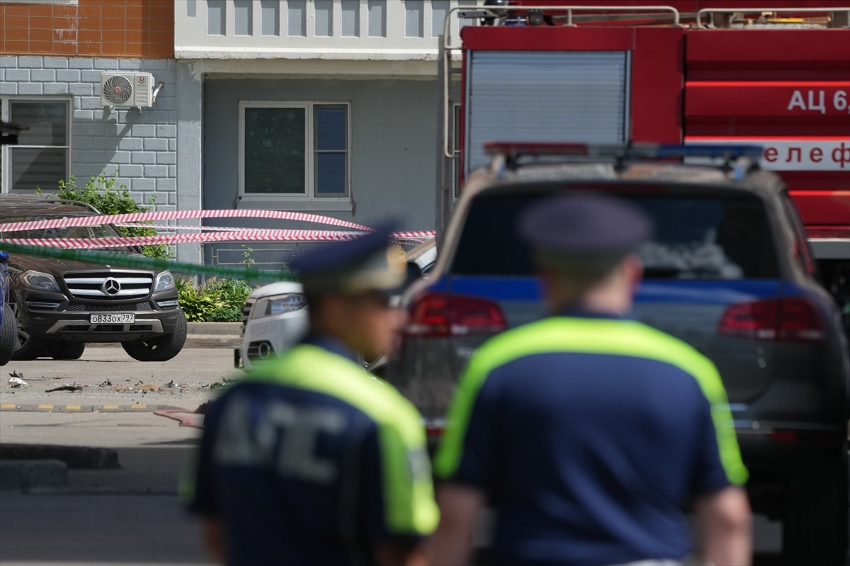 Rusya’nın başkenti Moskova’da park halindeki otomobilde meydana gelen patlamada bir Rus askeri...