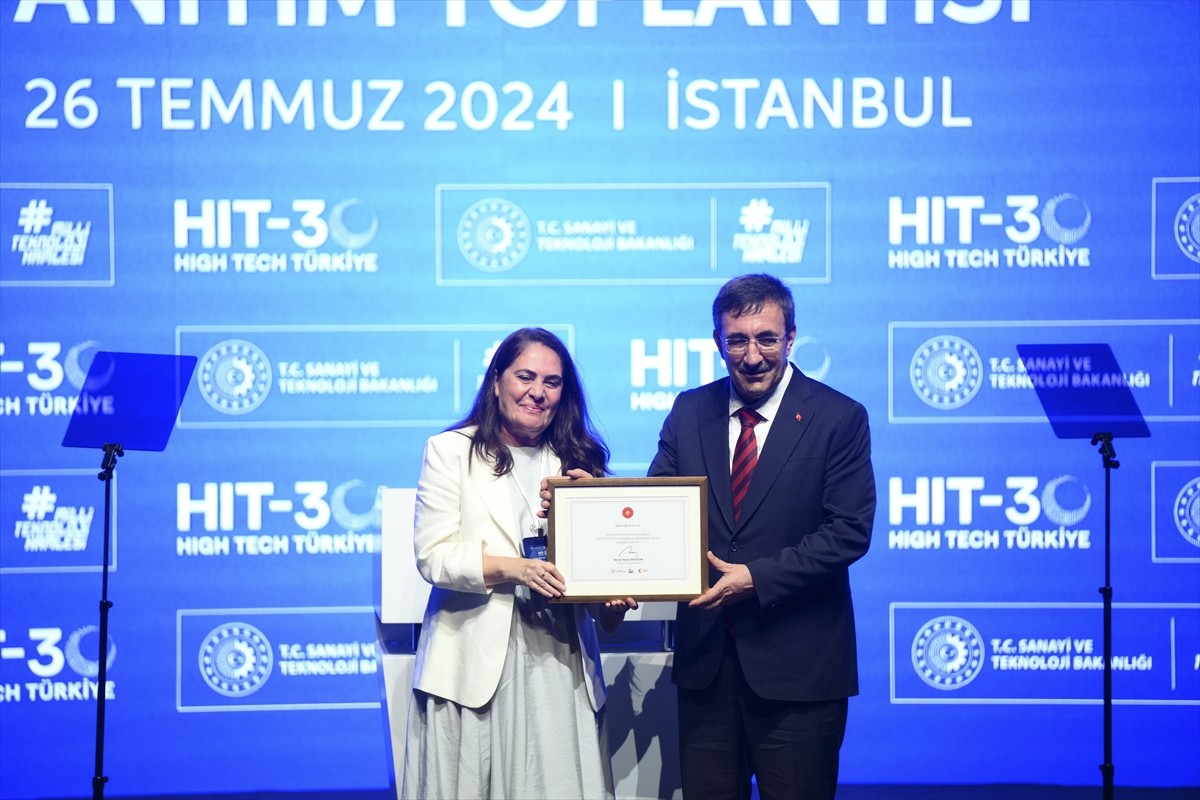 Sanayi ve Teknoloji Bakanı Mehmet Fatih Kacır, Atatürk Kültür Merkezi'nde 'HIT-30 Yüksek Teknoloji...