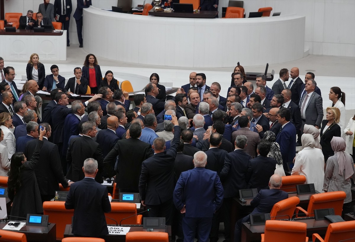 TBMM Genel Kurulu'nda, sahipsiz hayvanlara yönelik düzenlemeler içeren Hayvanları Koruma Kanununda...