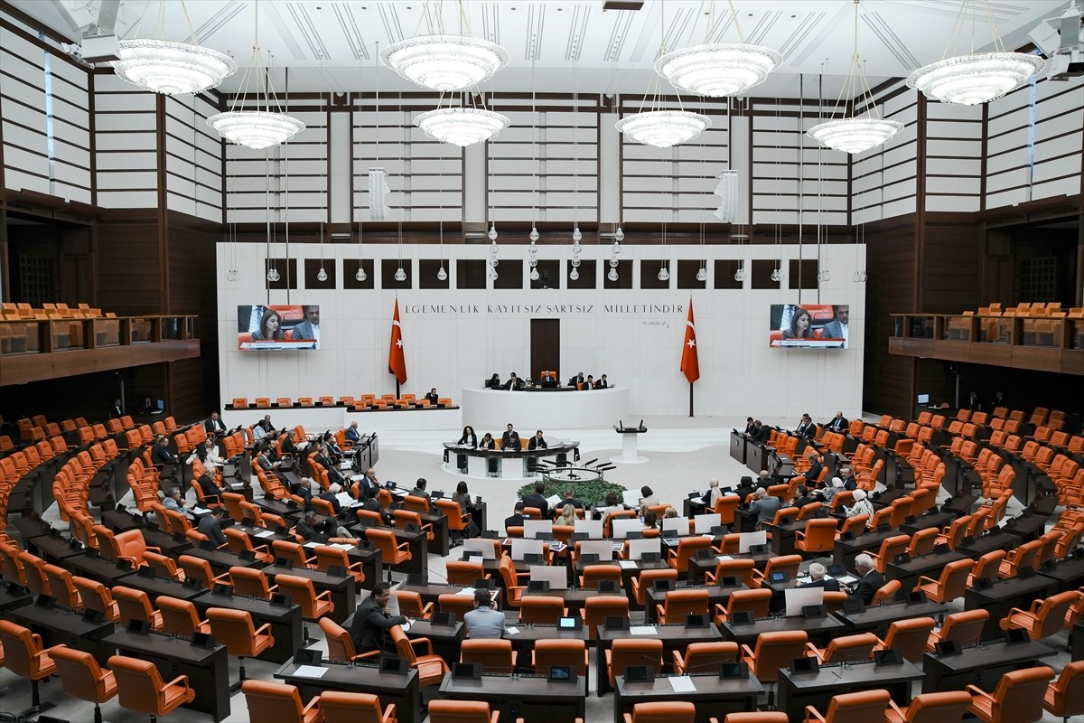 TBMM Genel Kurulu, Meclis Başkanvekili Bekir Bozdağ başkanlığında toplandı.