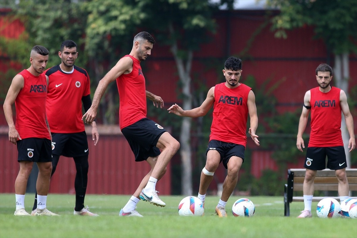 Trendyol 1. Lig ekiplerinden Gençlerbirliği, 2024-2025 sezonu hazırlıklarına Beştepe İlhan Cavcav...