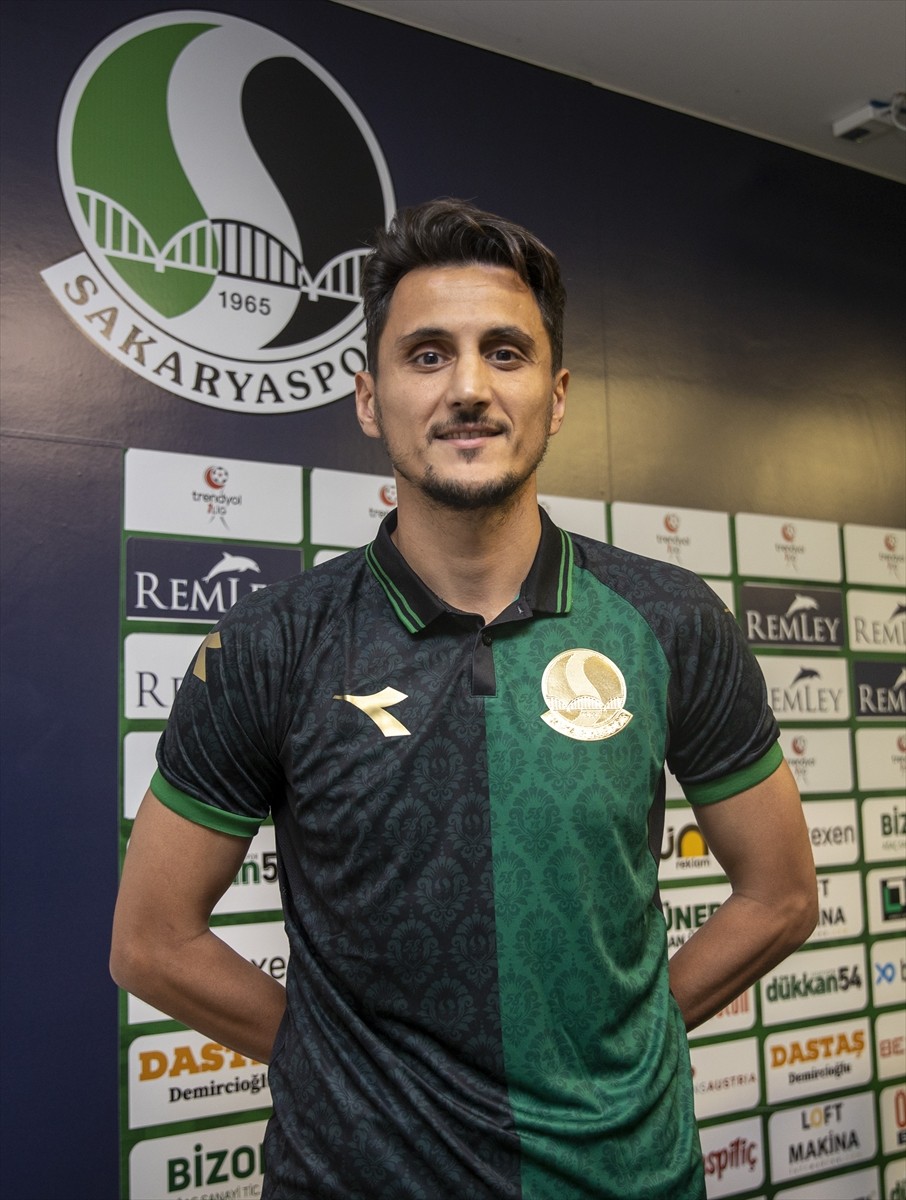 Trendyol 1. Lig ekiplerinden Sakaryaspor, eski futbolcusu Mustafa Pektemek'i 1+1 yıllığına...