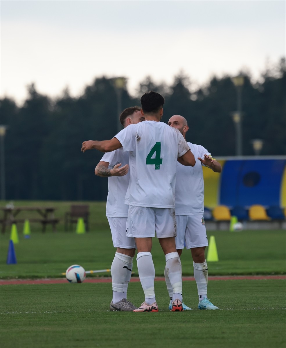 Trendyol Süper Lig'in yeni takımlarından Sipay Bodrum FK (yeşil forma) hazırlık maçında...