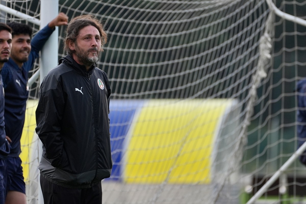 Trendyol Süper Lig ekiplerinden Corendon Alanyaspor, yeni sezon hazırlıklarına Düzce'de devam...