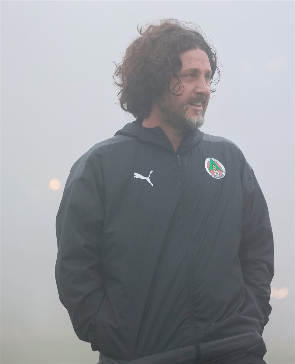 Trendyol Süper Lig ekiplerinden Corendon Alanyaspor, yeni sezon hazırlıklarını Topuk Yaylası'nda...