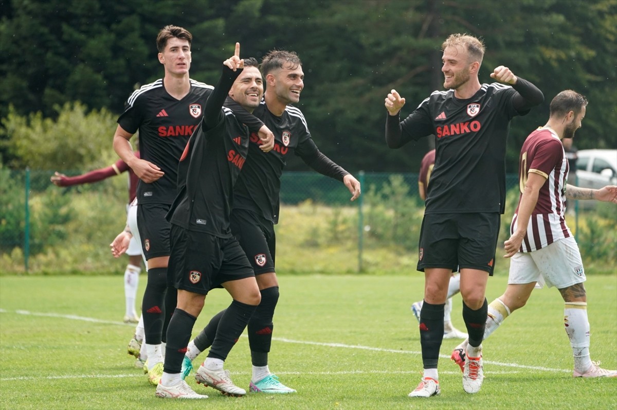 Trendyol Süper Lig ekiplerinden Gaziantep FK, hazırlık maçında Trendyol 1. Lig ekiplerinden Teksüt...