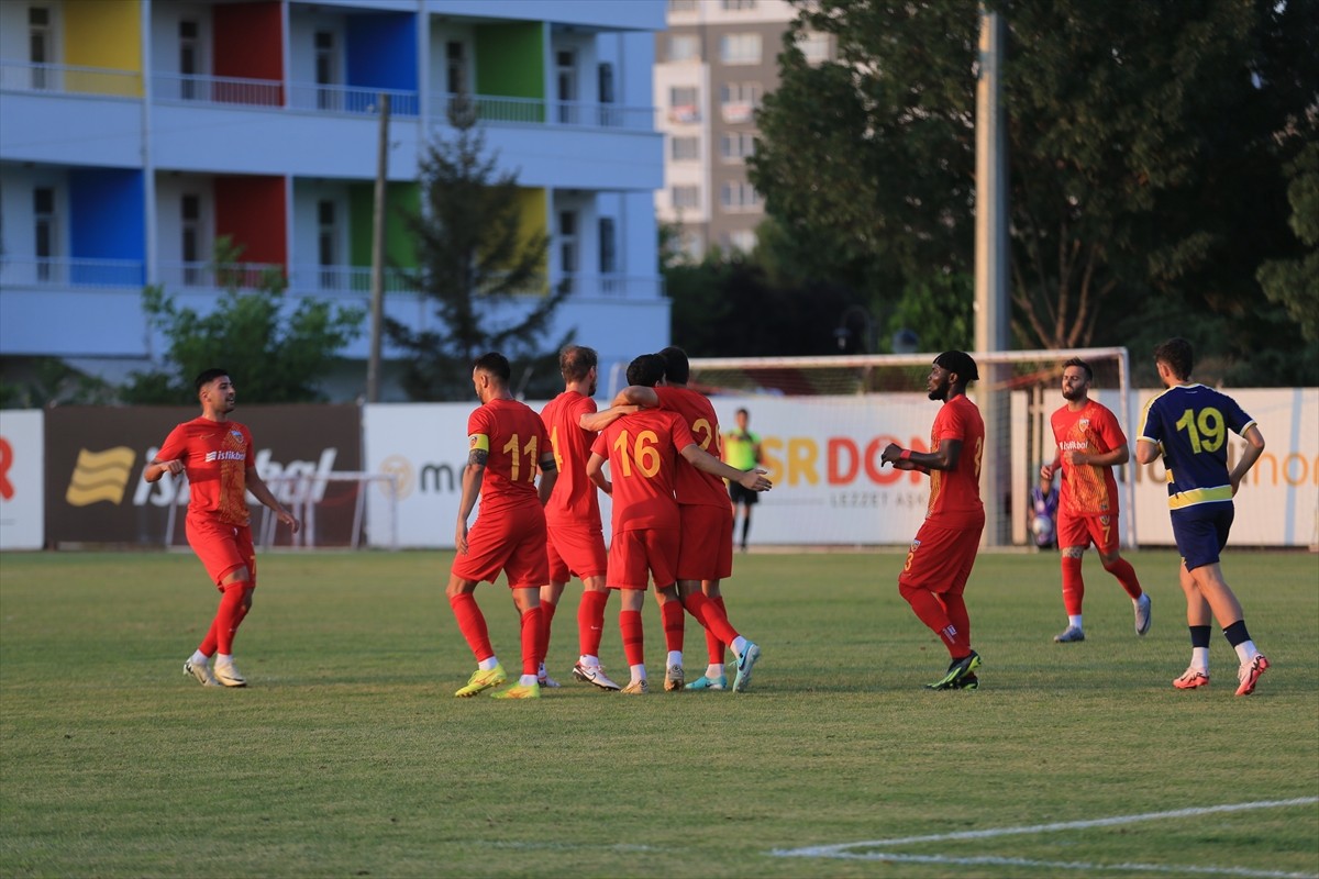 Trendyol Süper Lig ekiplerinden Mondihome Kayserispor, hazırlık maçında Trendyol 1. Lig...