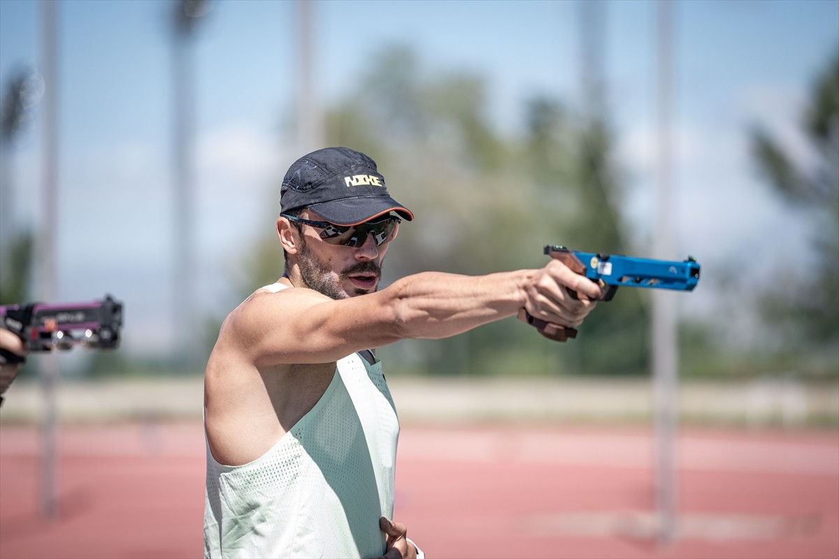 Türkiye'yi olimpiyatlarda temsil edecek ilk erkek modern pentatloncu Buğra Ünal'ın, Paris 2024'e...