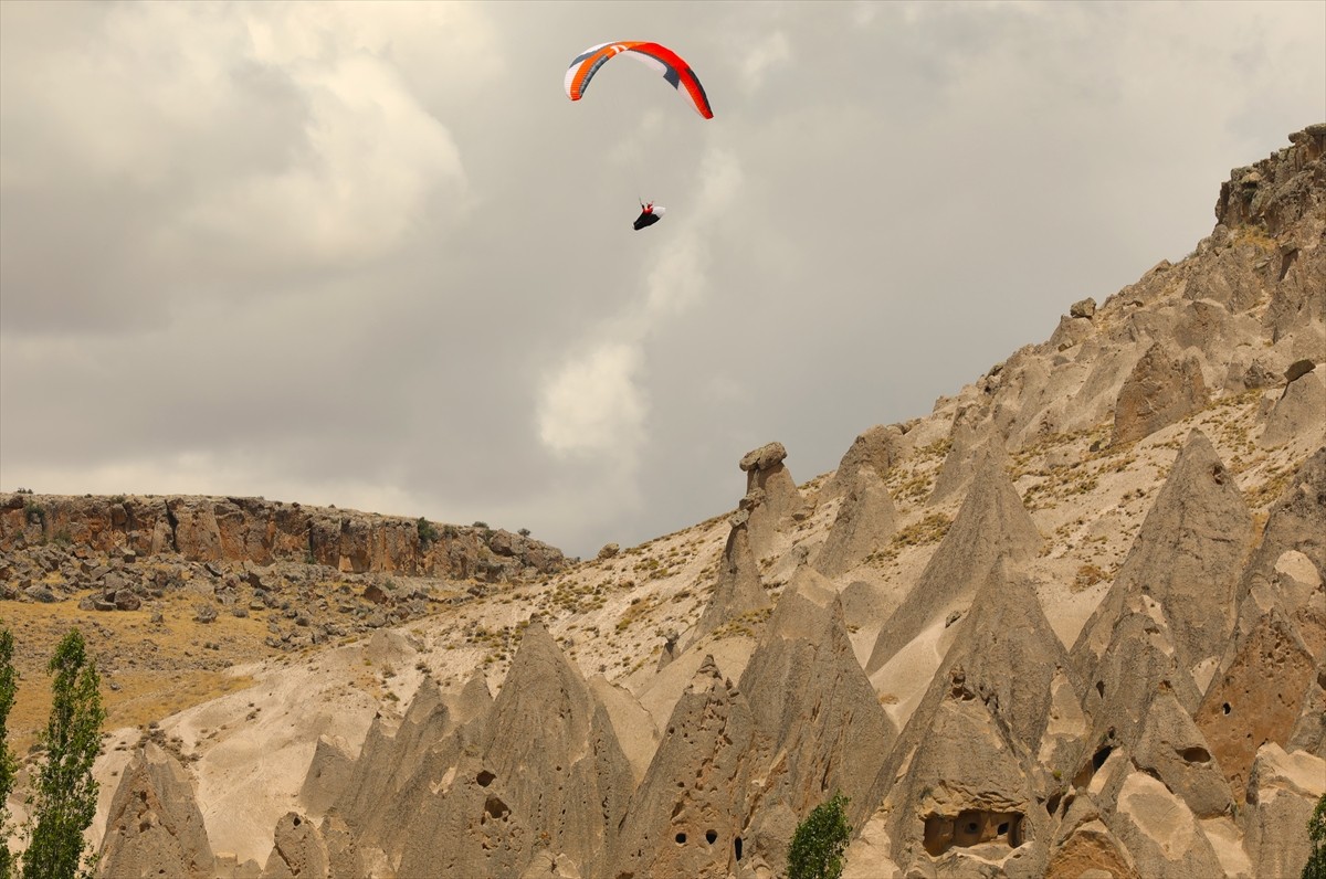 Türkiye’de ilk kez düzenlenen koşu ve yamaç paraşütü disiplinlerini içeren "Hike and Fly Anatolia"...