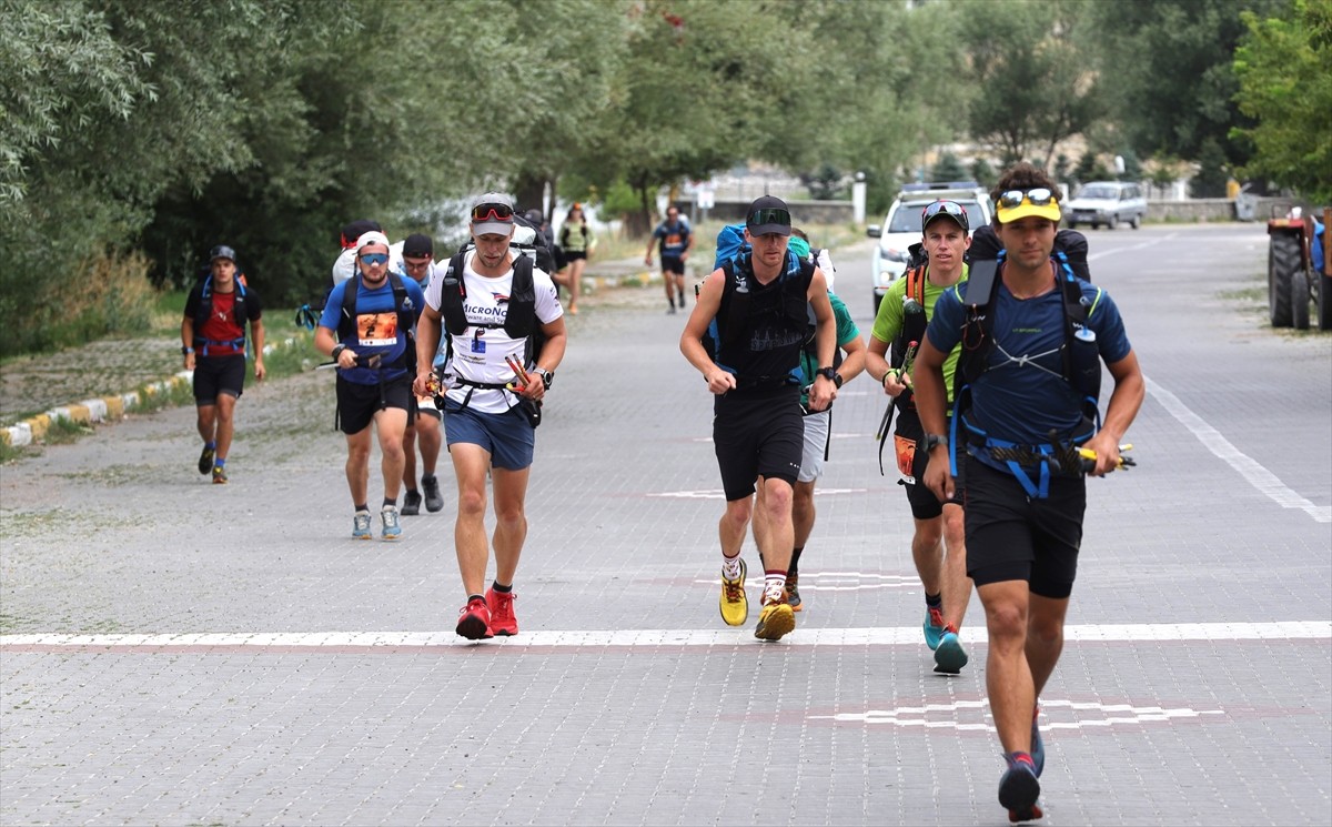 Türkiye’de ilk kez düzenlenen koşu ve yamaç paraşütü disiplinlerini içeren "Hike and Fly Anatolia"...
