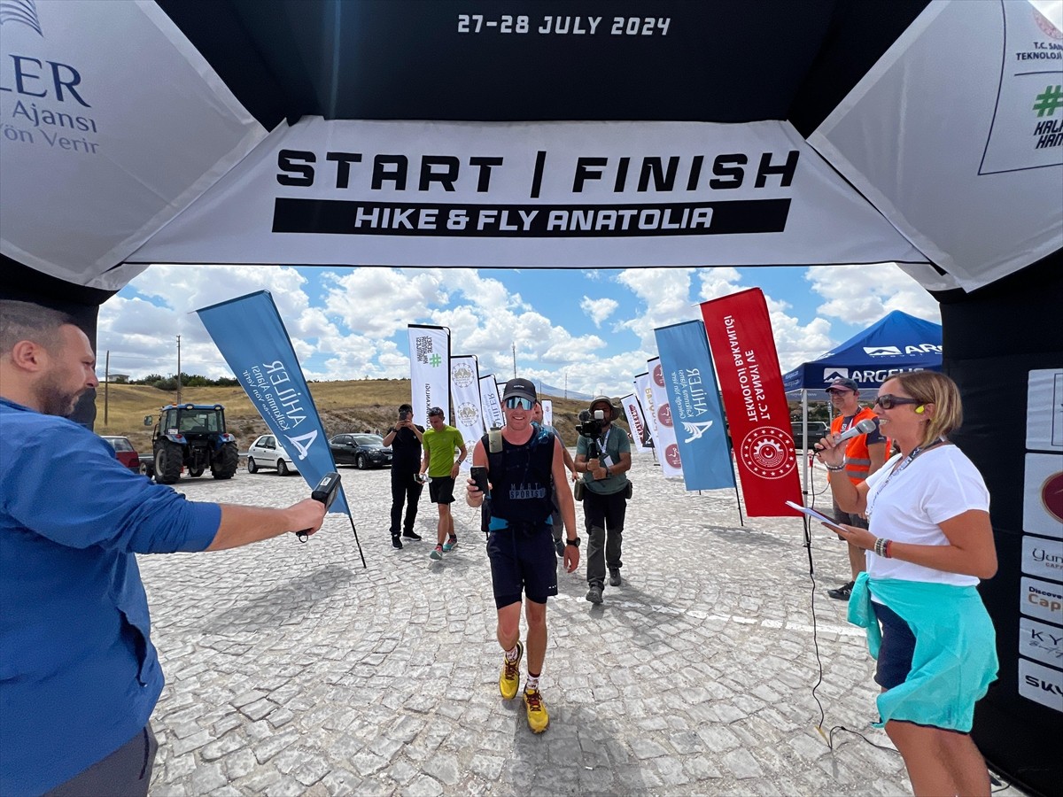 Türkiye’de ilk kez düzenlenen koşu ve yamaç paraşütü disiplinlerini içeren "Hike and Fly Anatolia"...