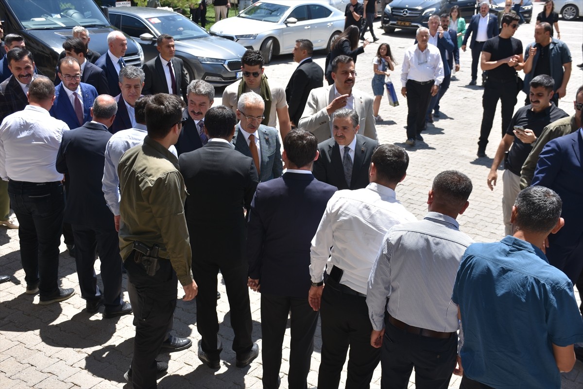 Ulaştırma ve Altyapı Bakanı Abdulkadir Uraloğlu (sağ 2), çeşitli ziyaretlerde bulunmak üzere...