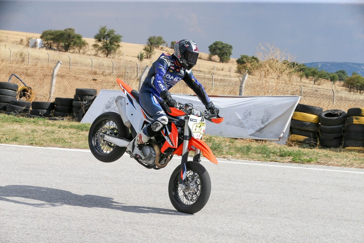 Uluslararası Motosiklet Federasyonu (FIM) tarafından düzenlenen Dünya Dayanıklılık Şampiyonası'nın...