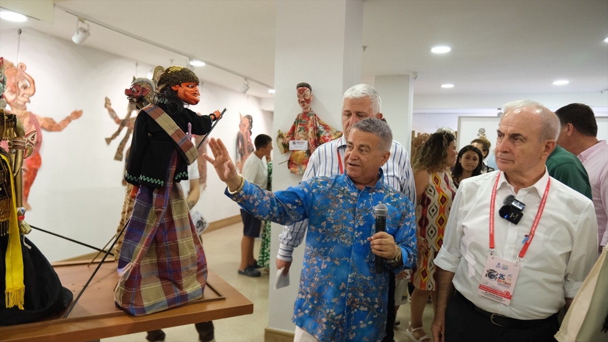 Ünlü kukla sanatçılarının eserlerinin yer aldığı "Uluslararası Kukla Atölyesi Sergisi"...