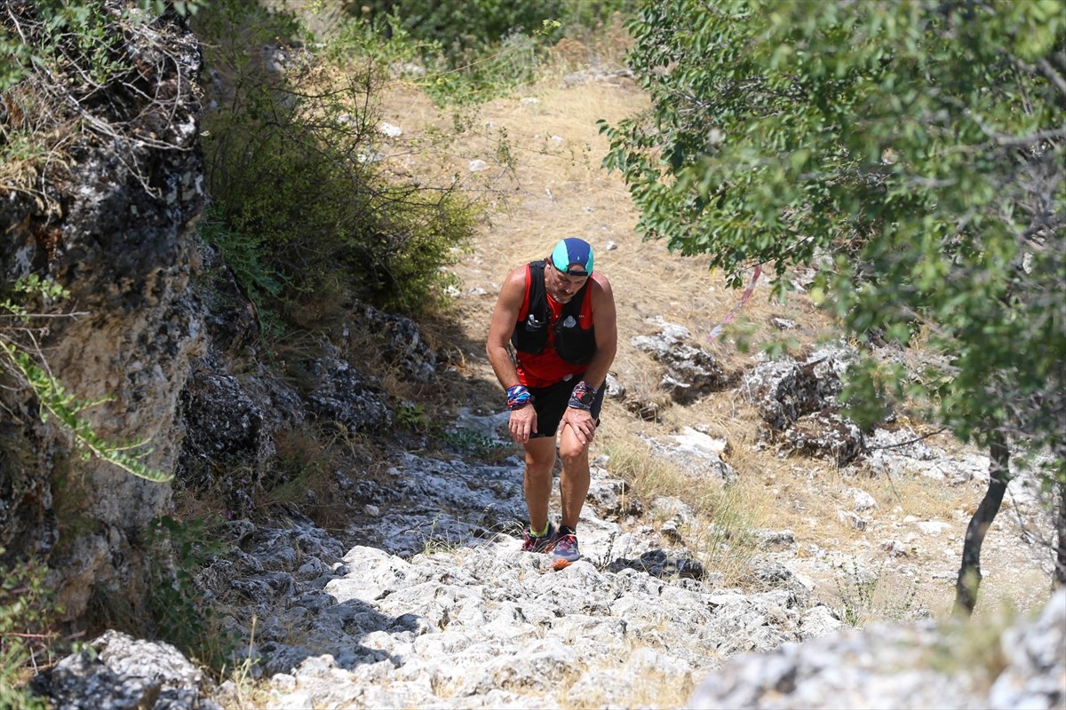 Uşak'ın Ulubey ilçesindeki dünyanın en büyük kanyonları arasında yer alan Ulubey Kanyonu'nda bu...