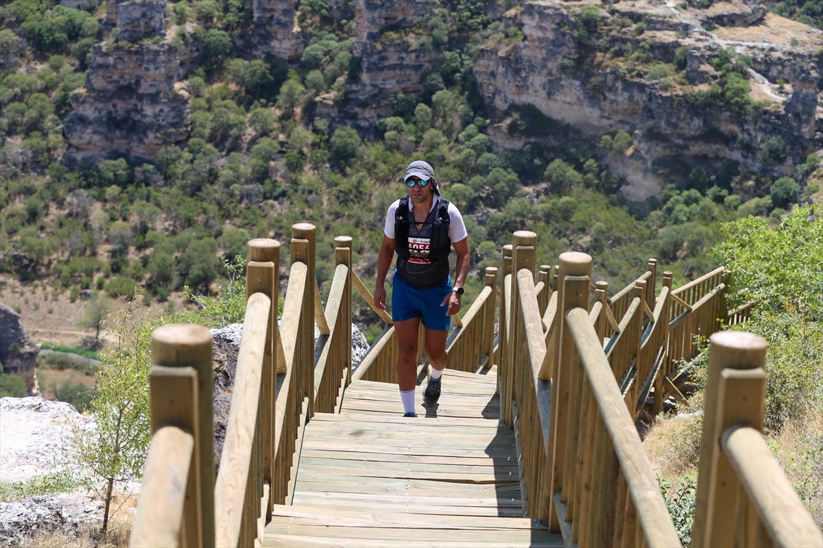 Uşak'ın Ulubey ilçesindeki dünyanın en büyük kanyonları arasında yer alan Ulubey Kanyonu'nda bu...