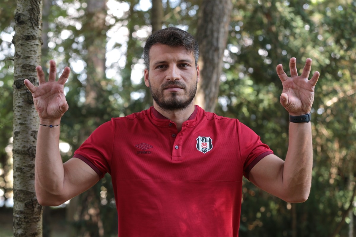 Yeni sezon hazırlıkları kapsamında Bolu Dağı'nda bulunan bir otelde kamp yapan Hentbol Erkekler...