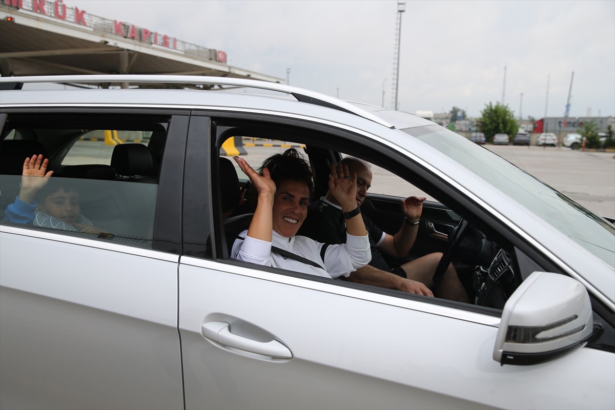 Yıllık izinlerini memleketlerinde geçirmek için yola çıkan gurbetçilerin yurda gelişleri sürüyor....