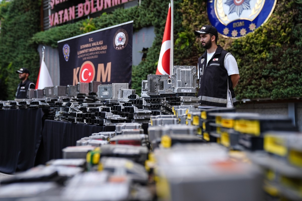 Yurt dışında çalınan ve parçalara ayrılan araçların motor ve şanzıman beyinlerini yasa dışı...