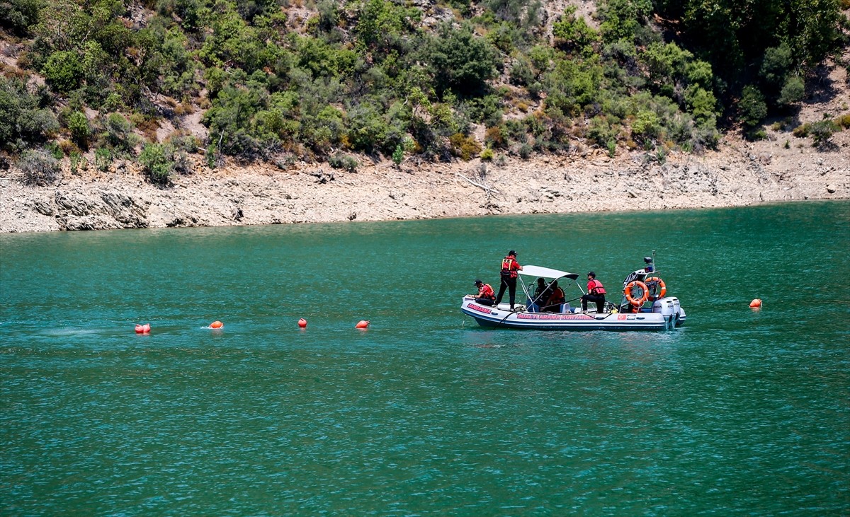 Adana'nın Kozan ilçesinde, 2 Ağustos'ta orman yangınına müdahale ederken baraj gölüne düşen...