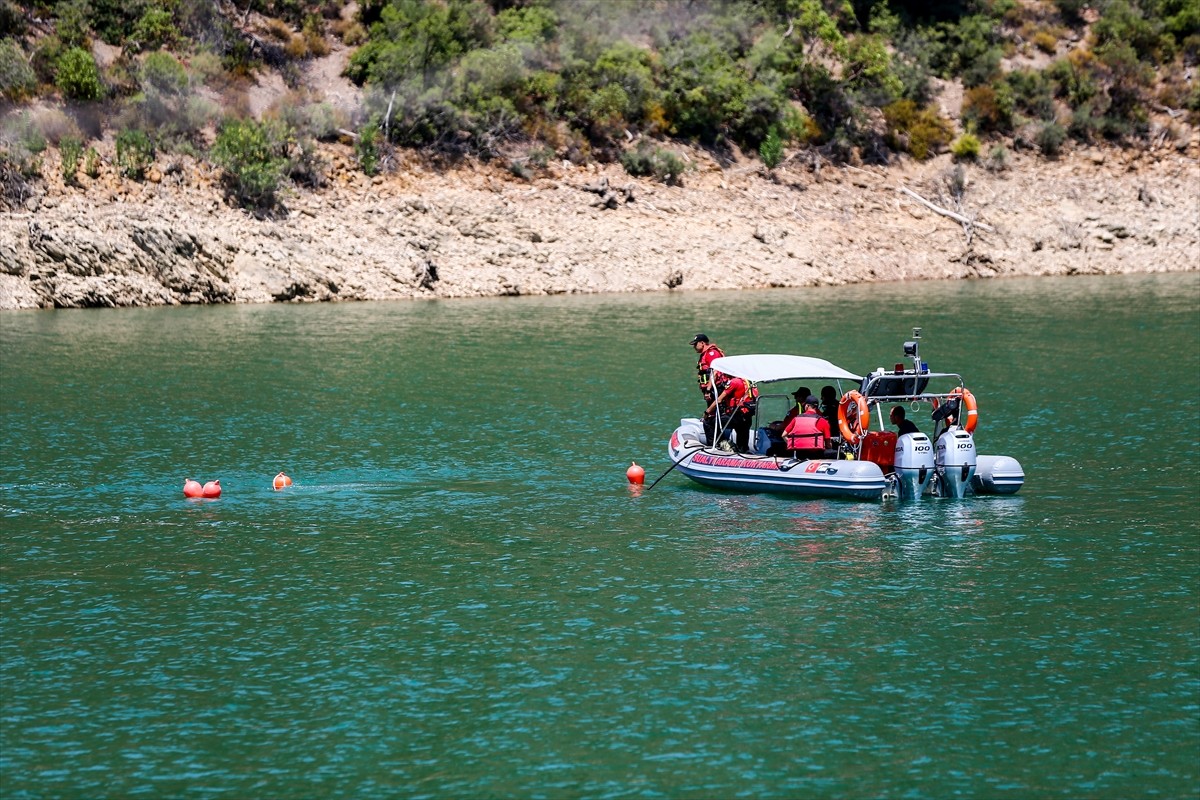Adana'nın Kozan ilçesinde, 2 Ağustos'ta orman yangınına müdahale ederken baraj gölüne düşen...