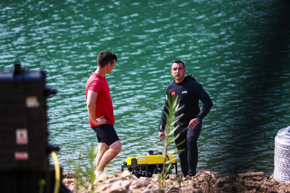 Adana'nın Kozan ilçesinde, 2 Ağustos'ta orman yangınına müdahale ederken baraj gölüne düşen...