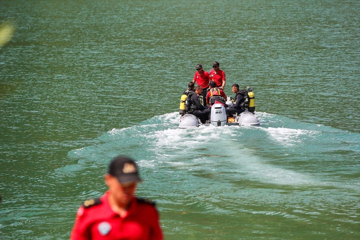 Adana'nın Kozan ilçesinde, 2 Ağustos'ta orman yangınına müdahale ederken baraj gölüne düşen...
