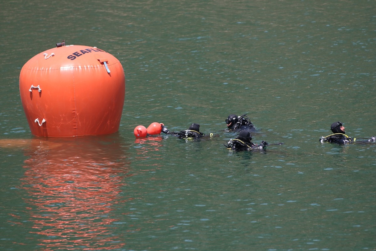 Adana'nın Kozan ilçesinde, 2 Ağustos'ta orman yangınına müdahale ederken baraj gölüne düşen...