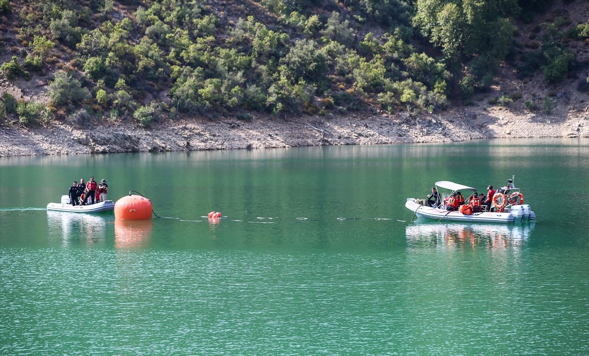 Adana'nın Kozan ilçesinde, 2 Ağustos'ta orman yangınına müdahale ederken baraj gölüne düşen...