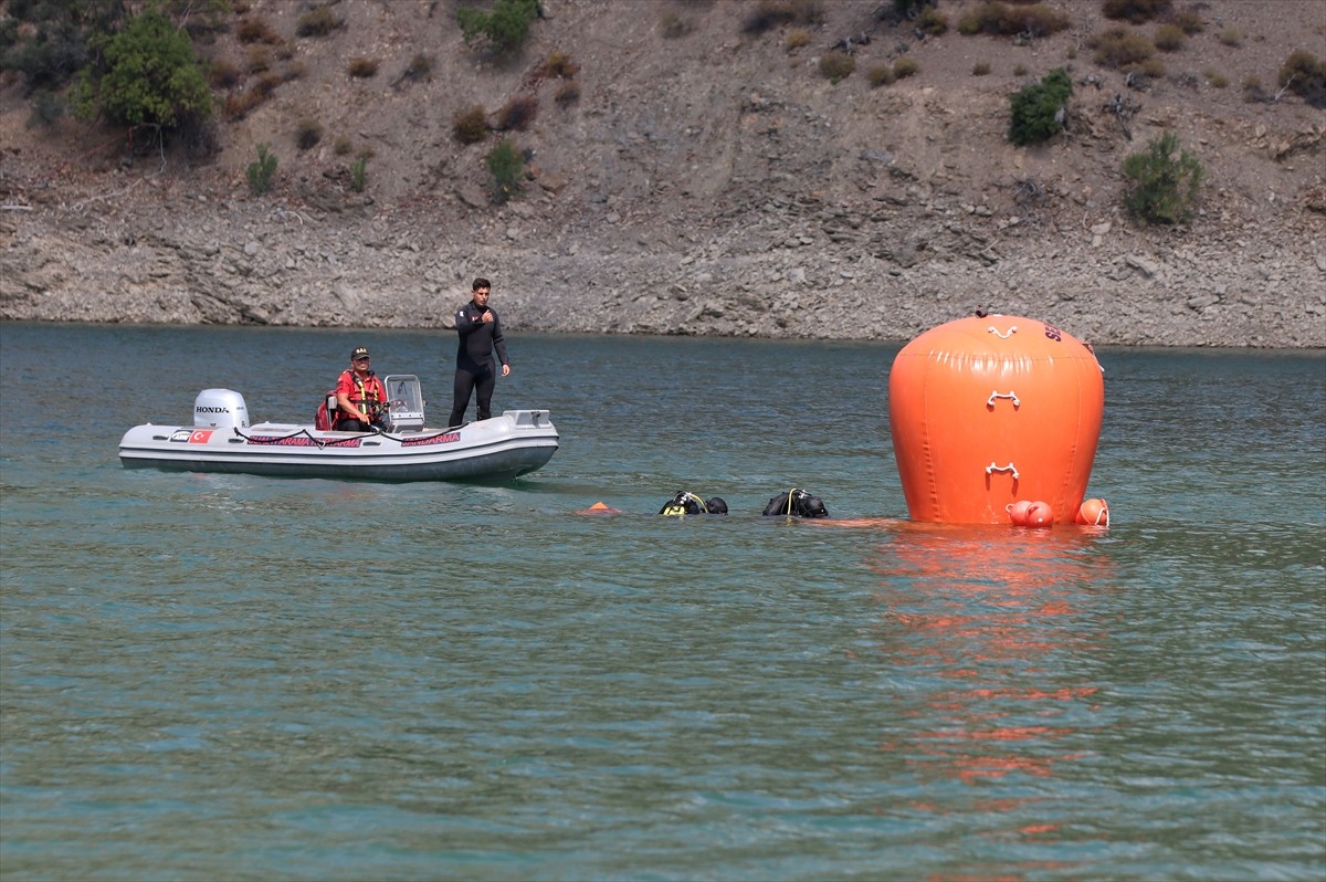 Adana'nın Kozan ilçesinde, 2 Ağustos'ta orman yangınına müdahale ederken baraj gölüne düşen...