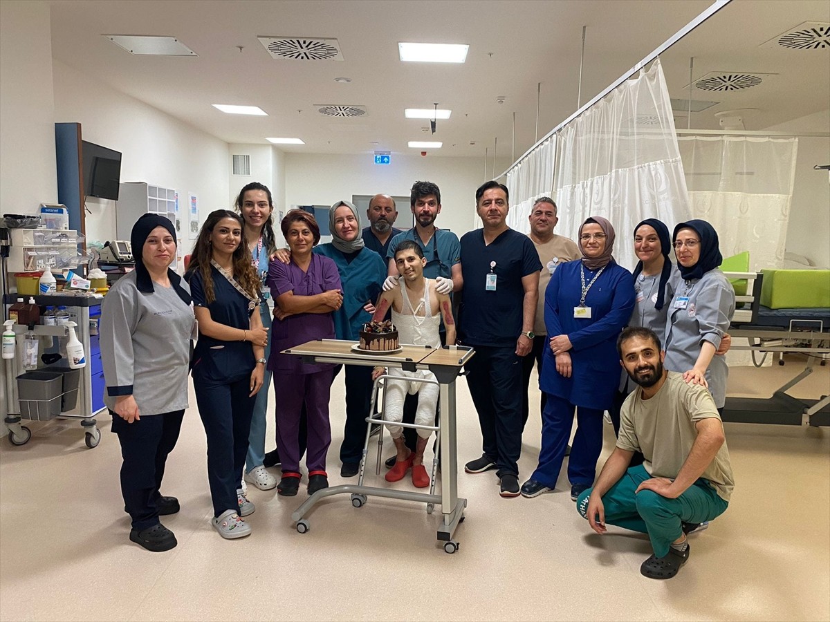 Afyonkarahisar'da 7 ay önce evinde çıkan yangında yaralanan, tedavi gördüğü Eskişehir Şehir...