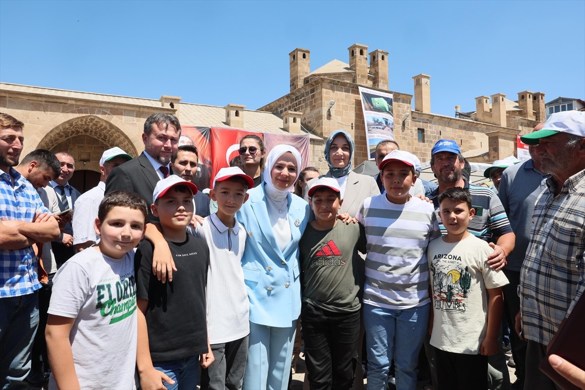 Aile ve Sosyal Hizmetler Bakanı Mahinur Özdemir Göktaş, Afyonkarahisar'da Döğer Belediyesi...