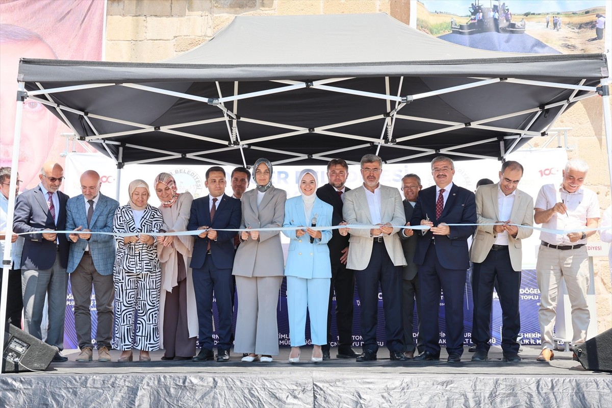 Aile ve Sosyal Hizmetler Bakanı Mahinur Özdemir Göktaş, Afyonkarahisar'da Döğer Belediyesi...